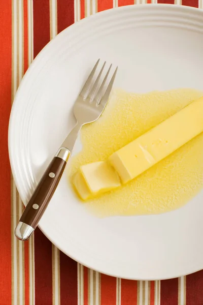 Erhöhte Sicht Auf Das Schmelzen Der Butter Auf Dem Teller — Stockfoto