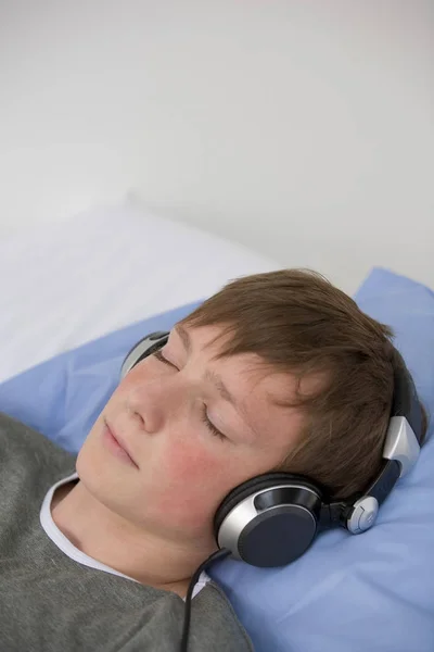 Adolescente Escuchando Música — Foto de Stock