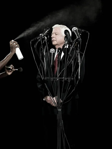 Politikeren Sprayes Med Hårspray Mørkerommet – stockfoto