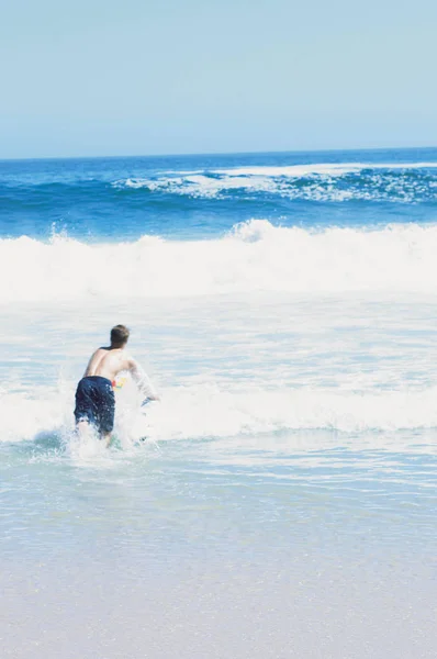 Surfer Sur Plage — Photo