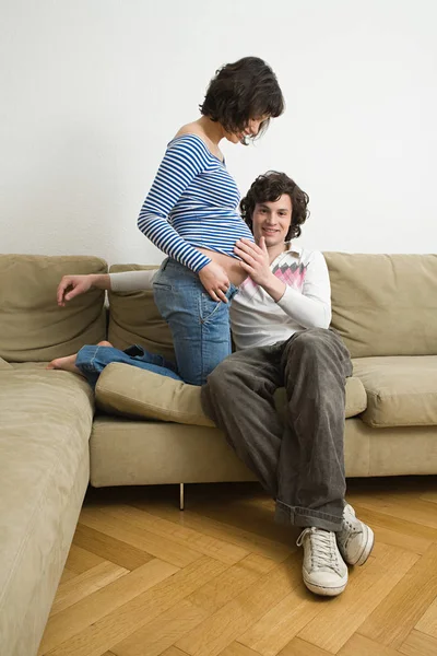 Man Met Een Zwangere Partner — Stockfoto