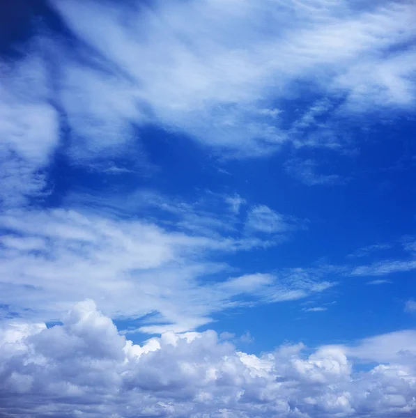 Πλήρης Εικόνα Καρέ Από Σύννεφα Cirrus Και Σωρείτη — Φωτογραφία Αρχείου