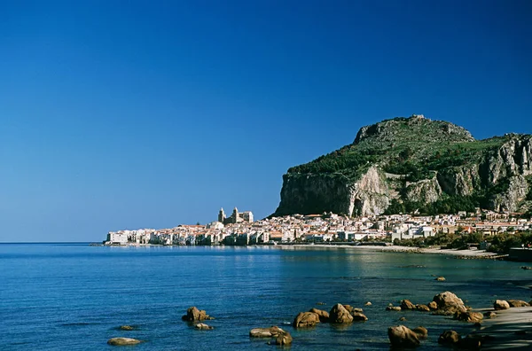 Küste Mit Gebäuden Und Felsigen Hügeln Sizilien Italien — Stockfoto