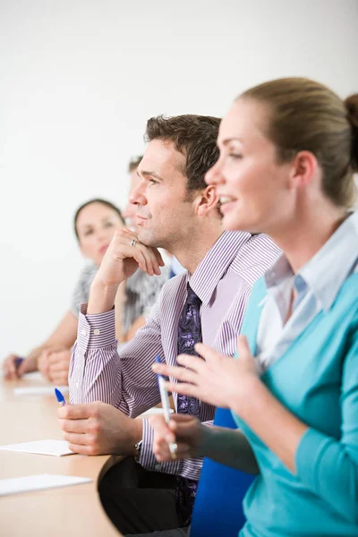 Empresários Conversando Uma Reunião — Fotografia de Stock