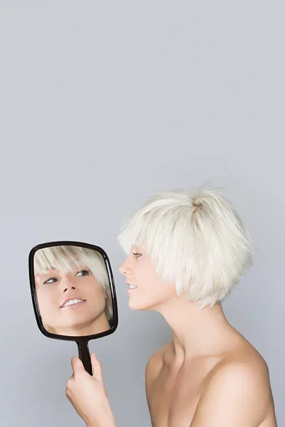 Woman Looking Her Reflection — Stock Photo, Image