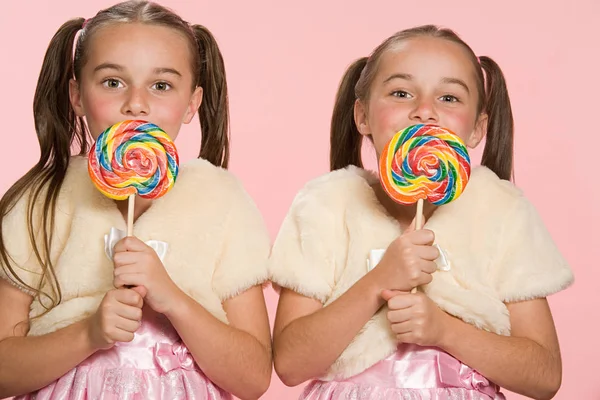 Twin Girls Lollipops Isolated Pink Background — Stock Photo, Image