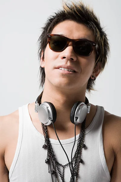 Young Man Wearing Sunglasses — Stock Photo, Image