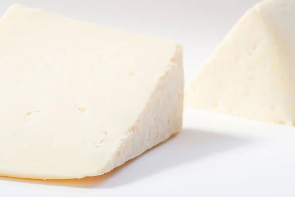 白チーズのスライスのクローズ アップ ショット — ストック写真
