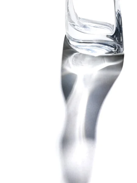 Bijgesneden Afbeelding Van Glas Met Schaduw Witte Ondergrond — Stockfoto
