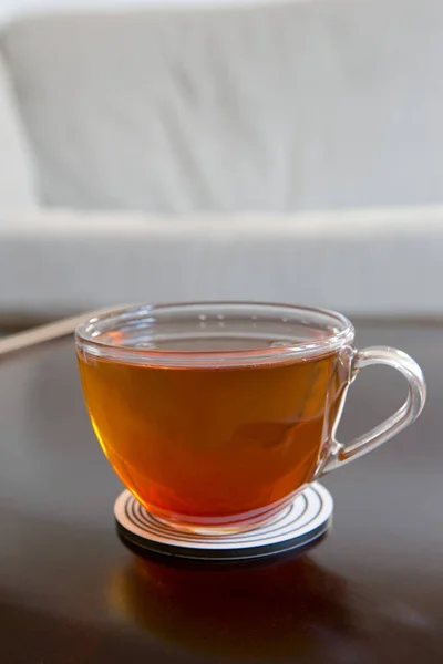 Черный Чай Прозрачной Чашке Столе — стоковое фото
