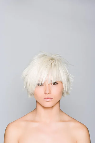 Retrato Uma Mulher Com Cabelo Loiro — Fotografia de Stock