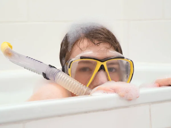 Girl Wearing Snorkel Bath — Stock Photo, Image