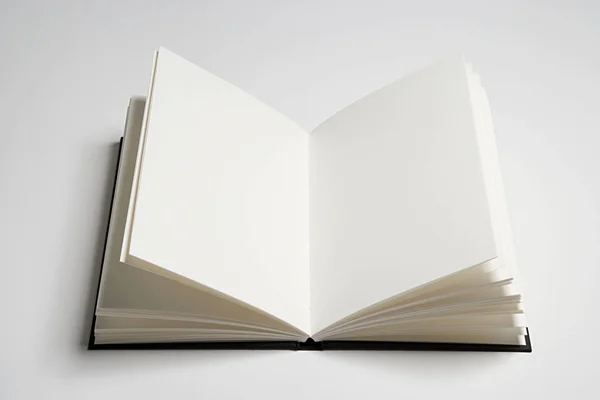 Κενό Βιβλίο Απομονωμένο Λευκό Φόντο — Φωτογραφία Αρχείου