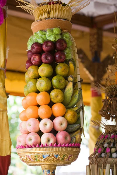 Ofrendas Hindúes Fruta Templo Con Fondo Desenfocado — Foto de Stock