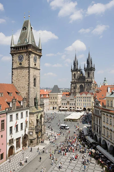 Turisti Sulla Piazza Della Città Vecchia Praga Repubblica Ceca — Foto Stock