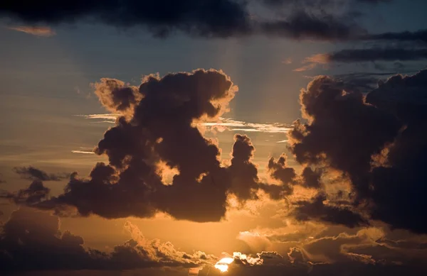 Rayons Soleil Couchant Passant Travers Les Nuages — Photo