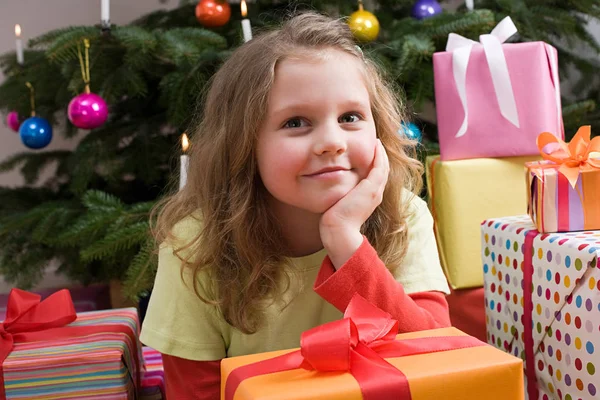 Retrato Una Chica Con Regalos — Foto de Stock