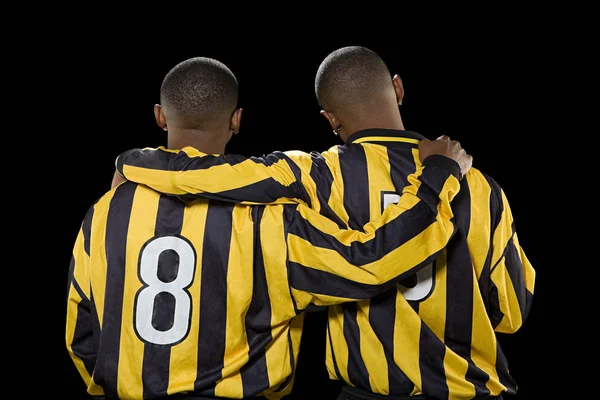 Zadní Pohled Fotbalových Reprezentátorů Izolovaných Černém Pozadí — Stock fotografie
