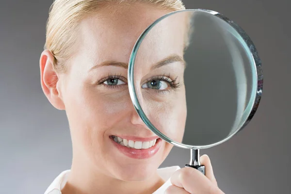 Woman Holding Magnifying Glass Looking Camera — Stock Photo, Image