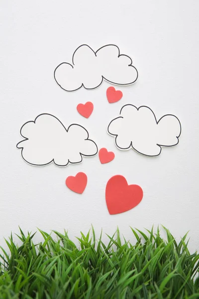 Bemalte Herzen Und Wolken Mit Gras — Stockfoto