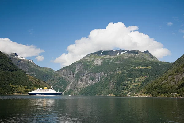 Distant View Cruise Ship Geirangerfjord — Stock Photo, Image