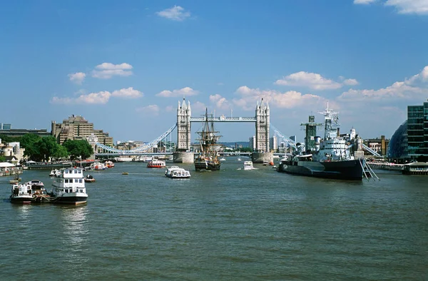 Tamigi Fiume Con Navi Tower Bridge Londra Regno Unito — Foto Stock