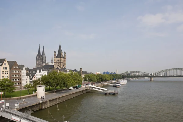 Luftaufnahme Des Kölner Stadtbildes Und Der Brücke Über Den Fluss — Stockfoto