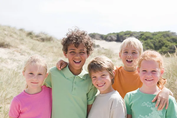 Ritratto Amici Che Sorridono All Aperto — Foto Stock