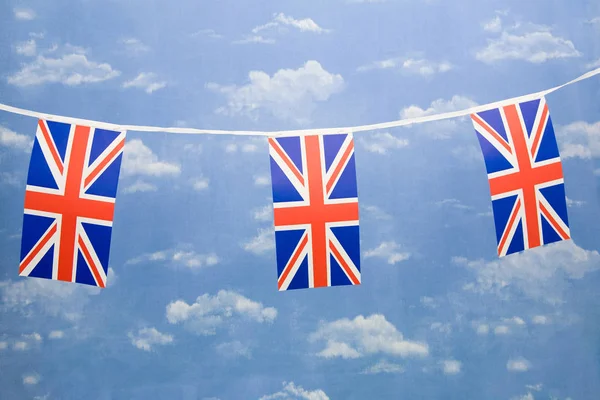Conjunto Banderas Británicas Colgando Fondo Del Cielo Azul —  Fotos de Stock
