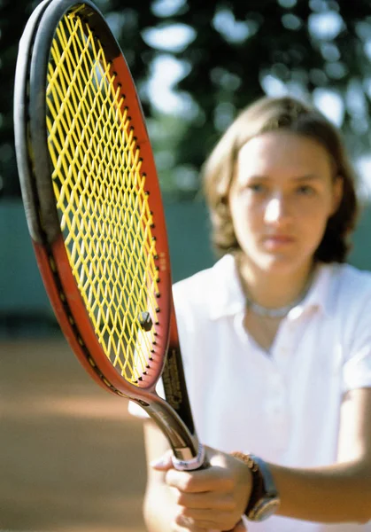 Tonårig Flicka Spela Tennis — Stockfoto