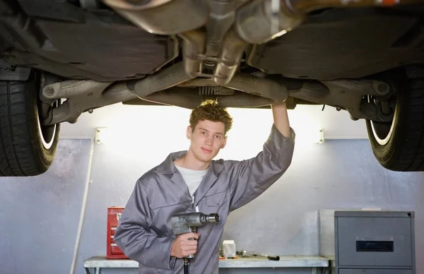 Meccanico Lavoro Auto Garage — Foto Stock