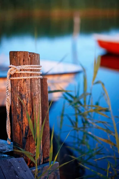 Rope Tied Wooden Post Dock — Stock Photo, Image