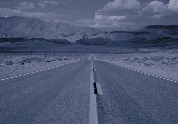 Empty Road Desert Leading Mountains — Stock Photo, Image