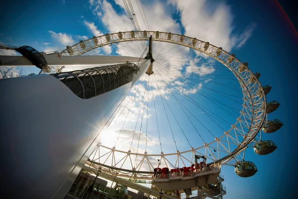 London Eye Ferris Roda Fundo Céu Azul — Fotografia de Stock