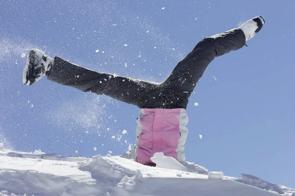 Kaukasische Vrouw Skiër Winter Outfit Skischoenen Spelen Sneeuw — Stockfoto