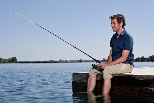 Manusia Memancing Dermaga — Stok Foto