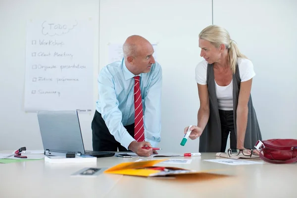 Negócios Falando Conferência — Fotografia de Stock