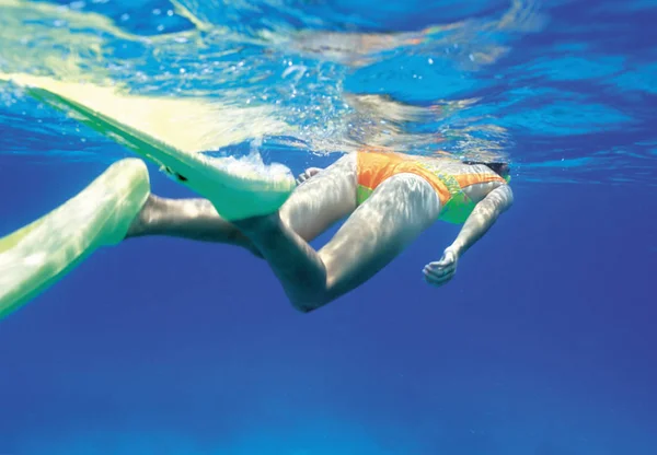 Femme Plongée Apnée Dans Mer — Photo