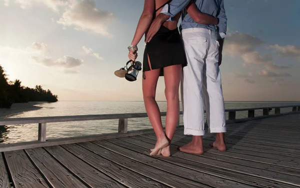 Imagen Recortada Pareja Pie Juntos Muelle — Foto de Stock