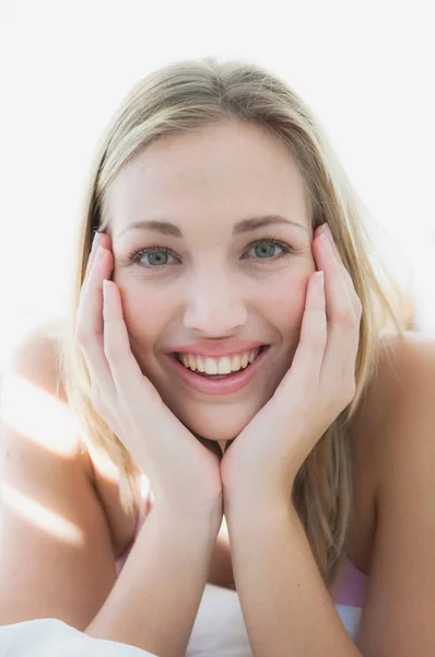 Smiling Woman Resting Chin Hands — Stock Photo, Image
