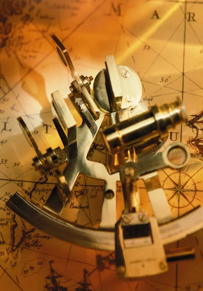 Close Vintage Sextant Mapa Velho — Fotografia de Stock