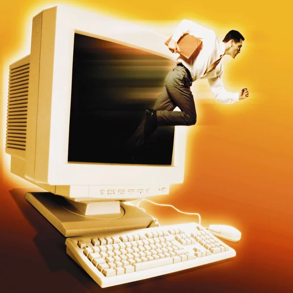 Homem Correndo Para Fora Computador — Fotografia de Stock