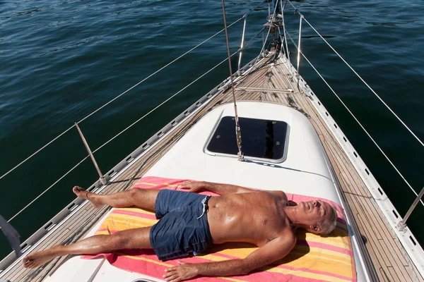 Older Caucasian Man Relaxing Sailboat — Stock Photo, Image