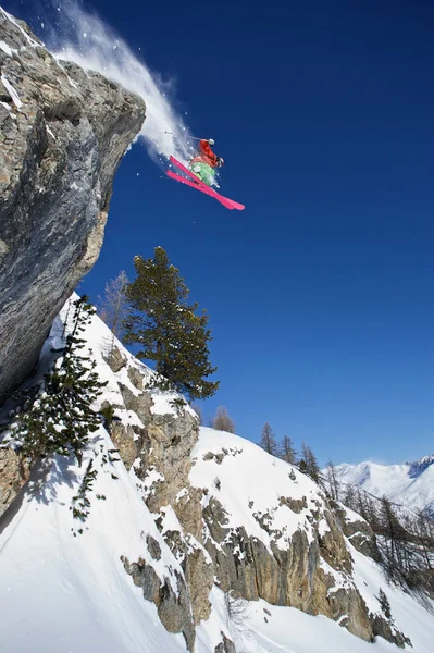 Low Angle View Skier Midair Snowy Mountain — Stock Photo, Image