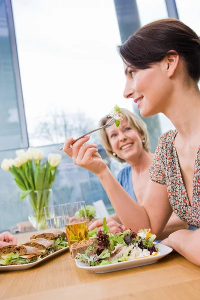 Two Women Eating Health Food — Stock Photo, Image