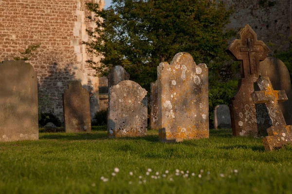 Velhas Lápides Cemitério Igreja — Fotografia de Stock