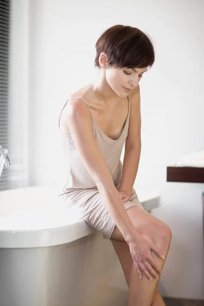 Young Pretty Caucasian Woman Sitting Edge Bathtub — Stock Photo, Image