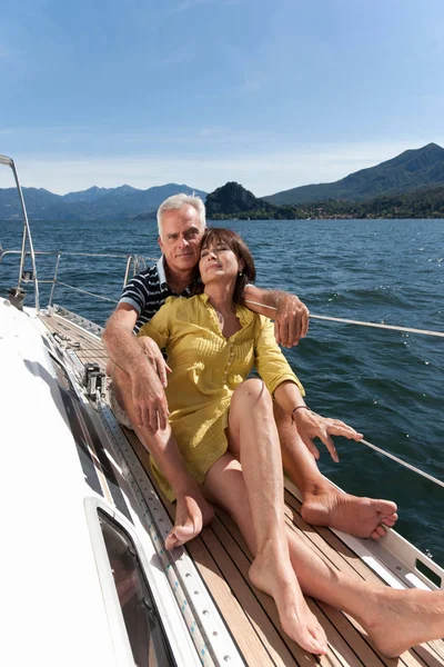 Senior Caucasian Couple Relaxing Sailboat — Stock Photo, Image