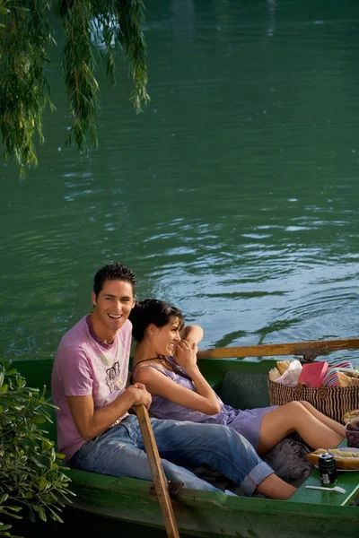 Homme Femme Dans Bateau Relaxant — Photo