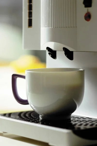 Natürmort Espresso Makinesine Yerleştirilen Kupası — Stok fotoğraf